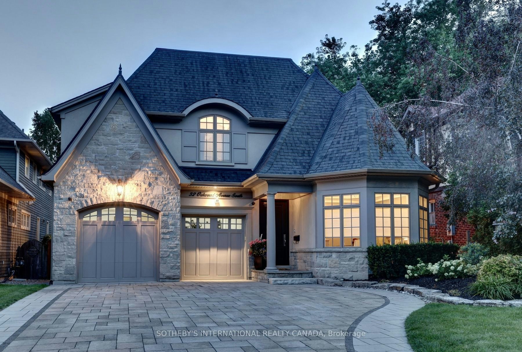 32 Oakwood Avenue S, Mississauga, ON, L5G 3L3