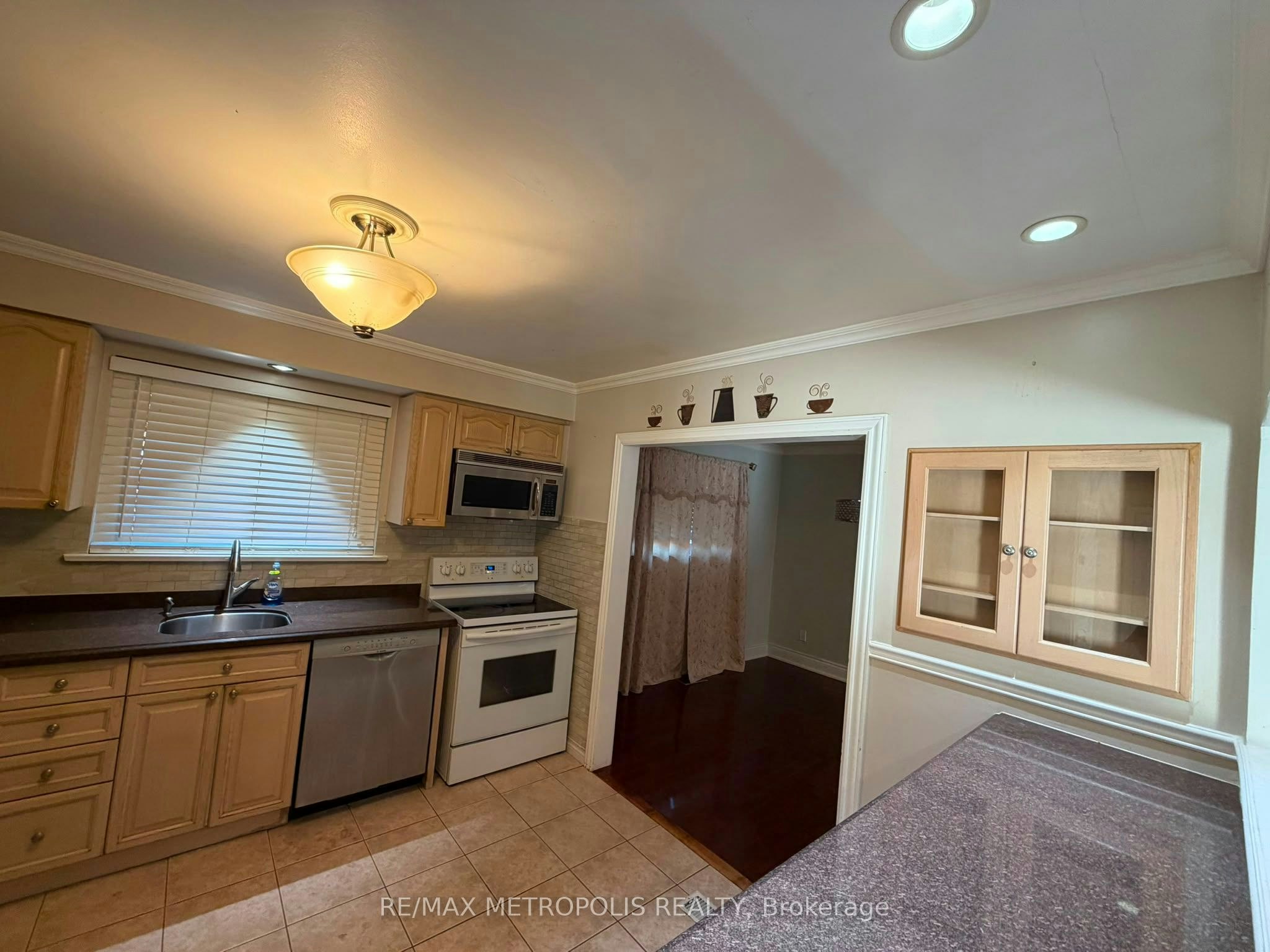 Upper-37 Carlyle Crescent, Brampton, ON, L6W 2Y9 - 10