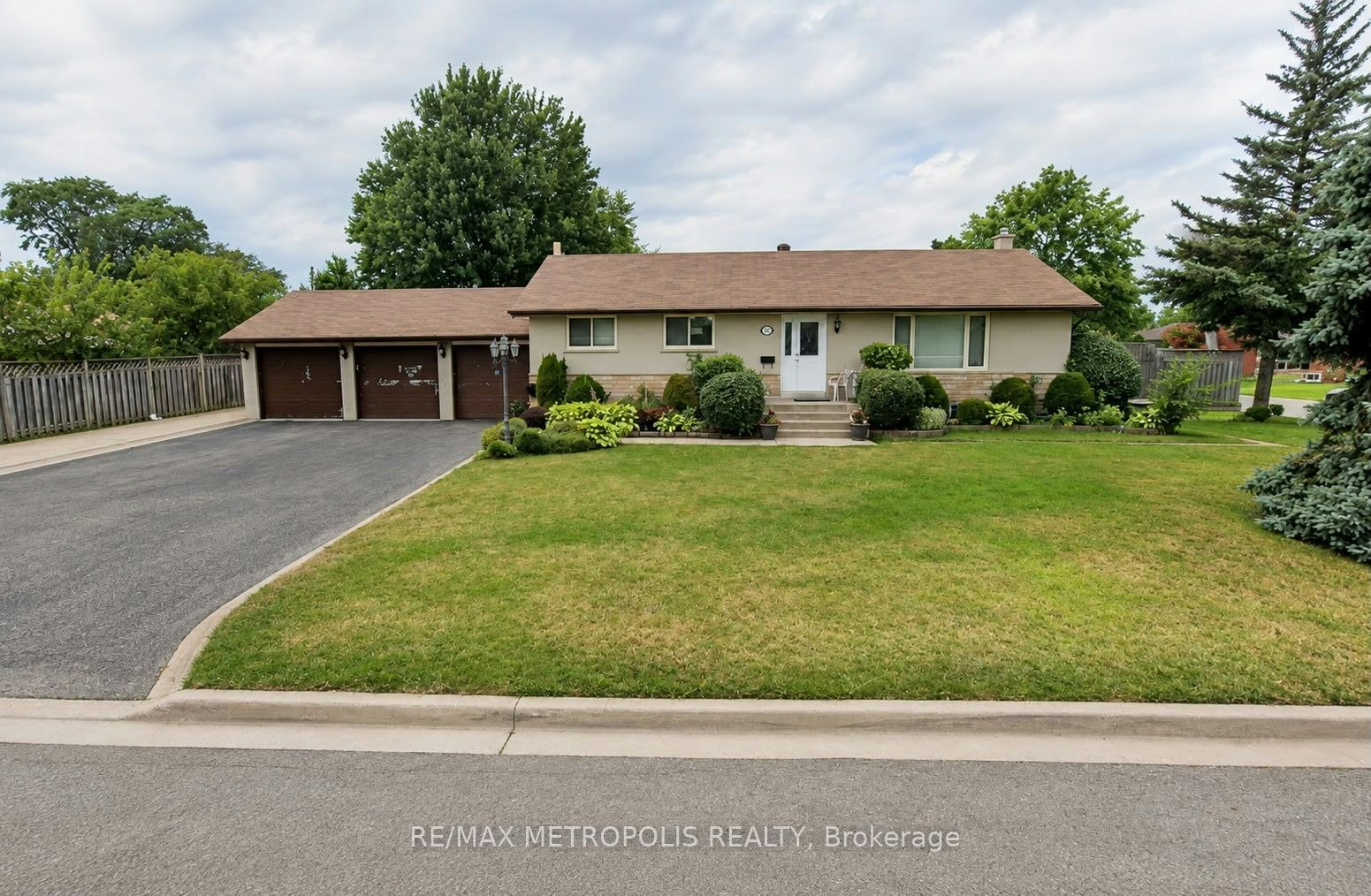 Upper-37 Carlyle Crescent, Brampton, ON, L6W 2Y9