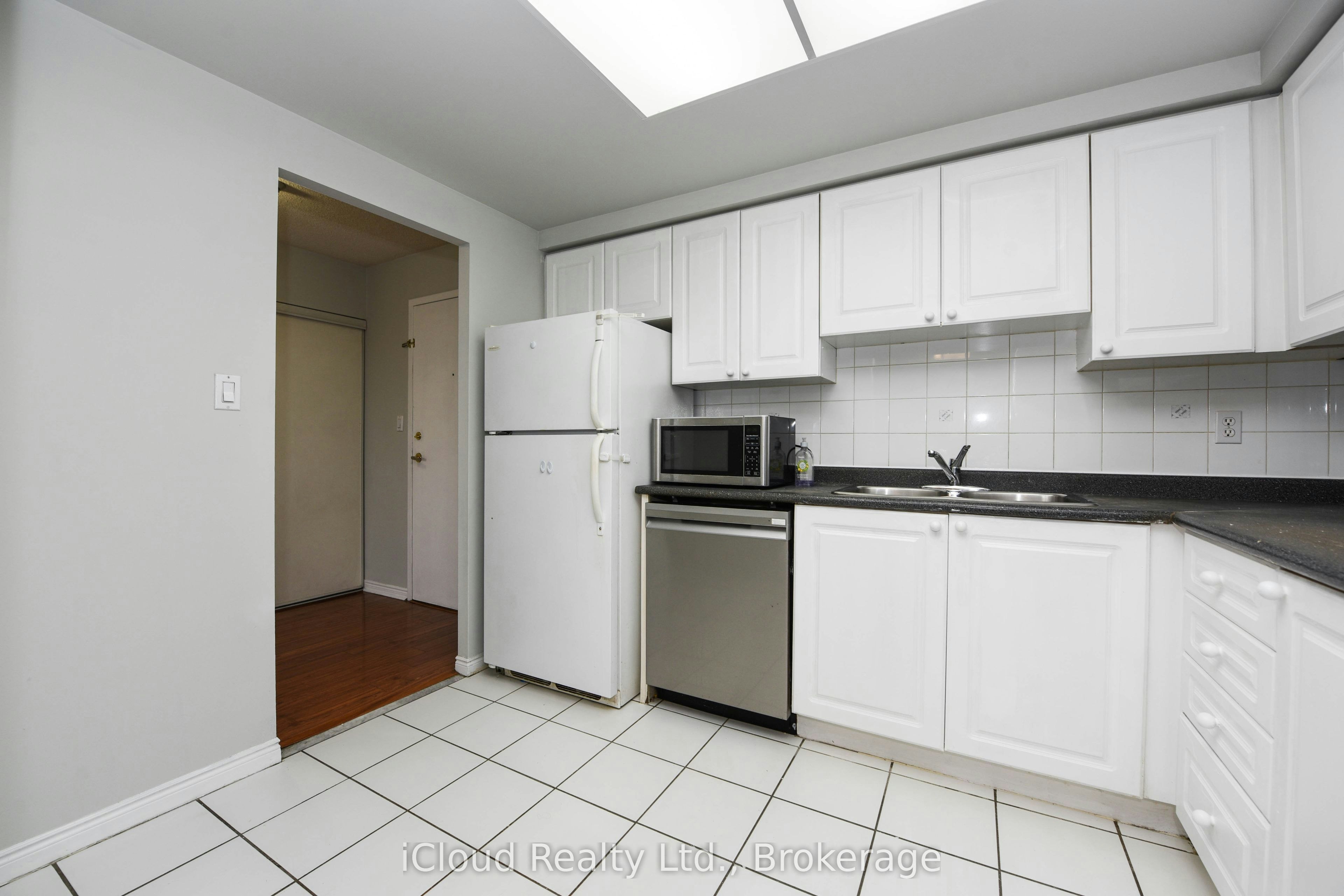 1512-135 Hillcrest Avenue, Mississauga, ON, L5B 4B1 - 11