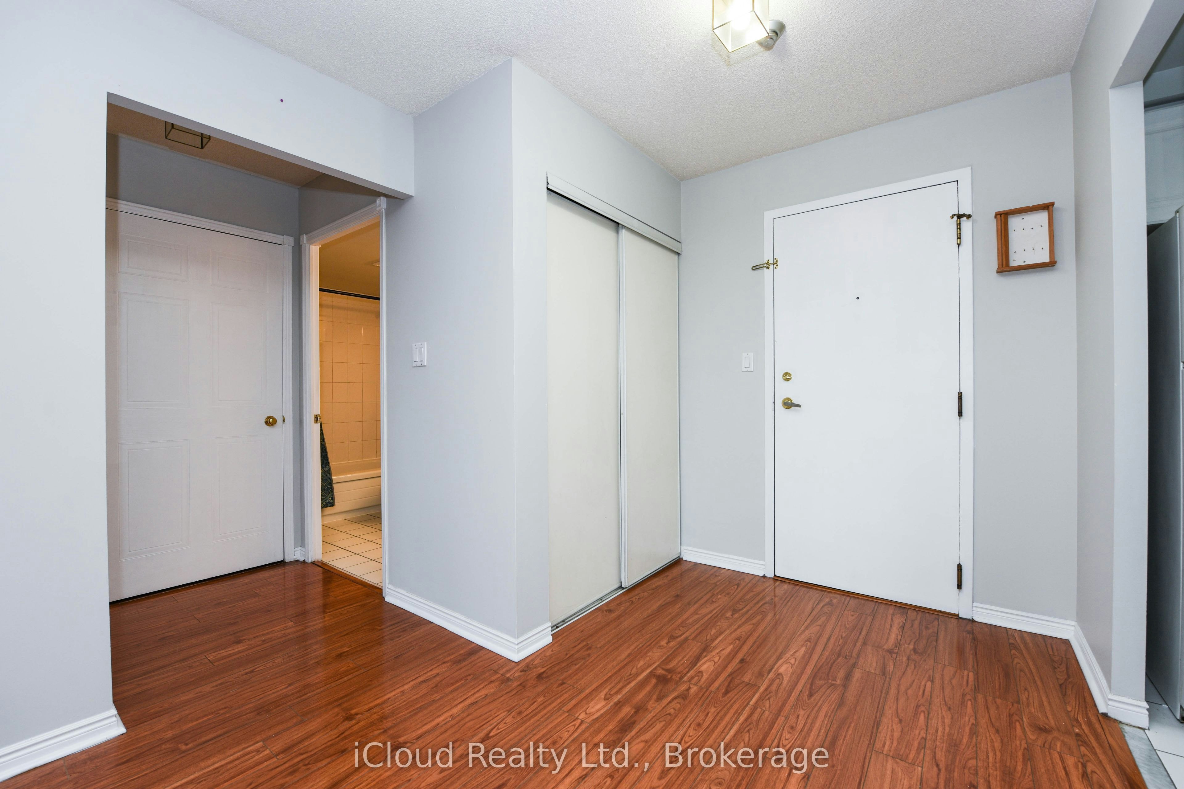 1512-135 Hillcrest Avenue, Mississauga, ON, L5B 4B1 - 2