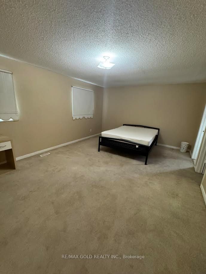 198 Harrowsmith Drive, Mississauga, ON, L5R 1R9 - 2