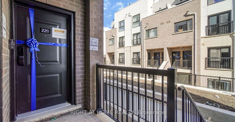 220-349 Wheat Boom Drive, Oakville, ON, L6H 7X5 - 3
