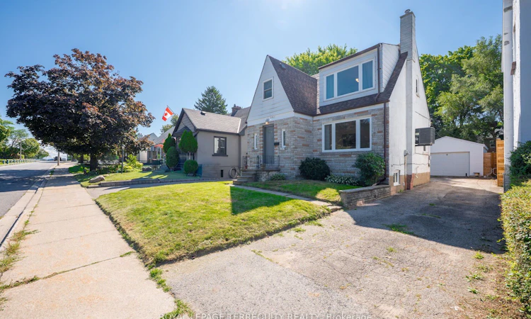 2307 Lawrence Avenue W