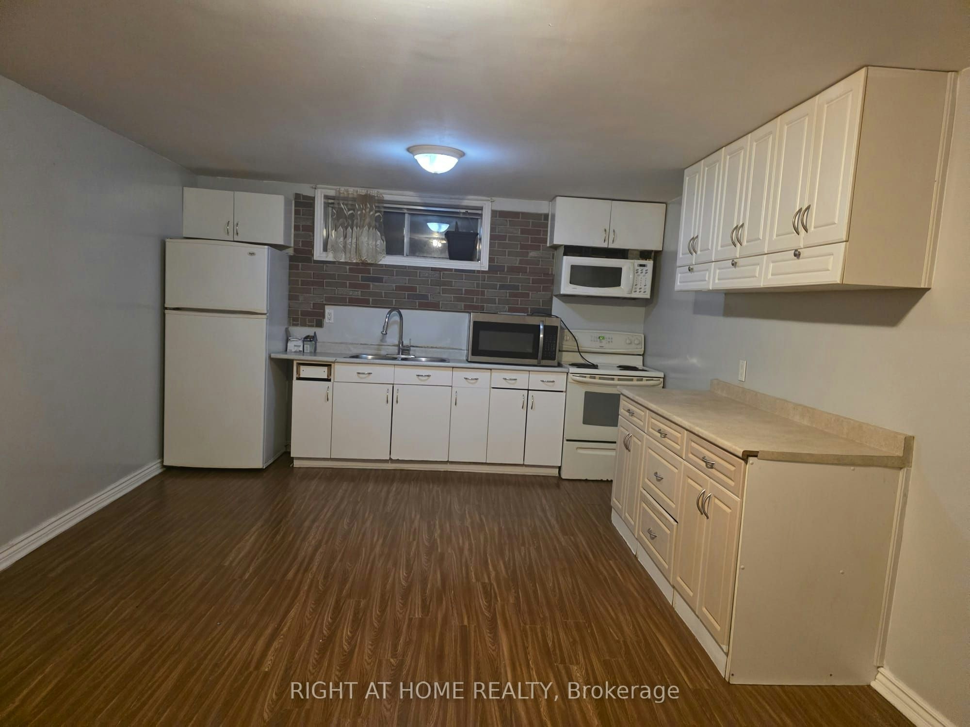 Bsmt-14 Alhart Drive, Toronto, ON, M9V 2M9 - 12