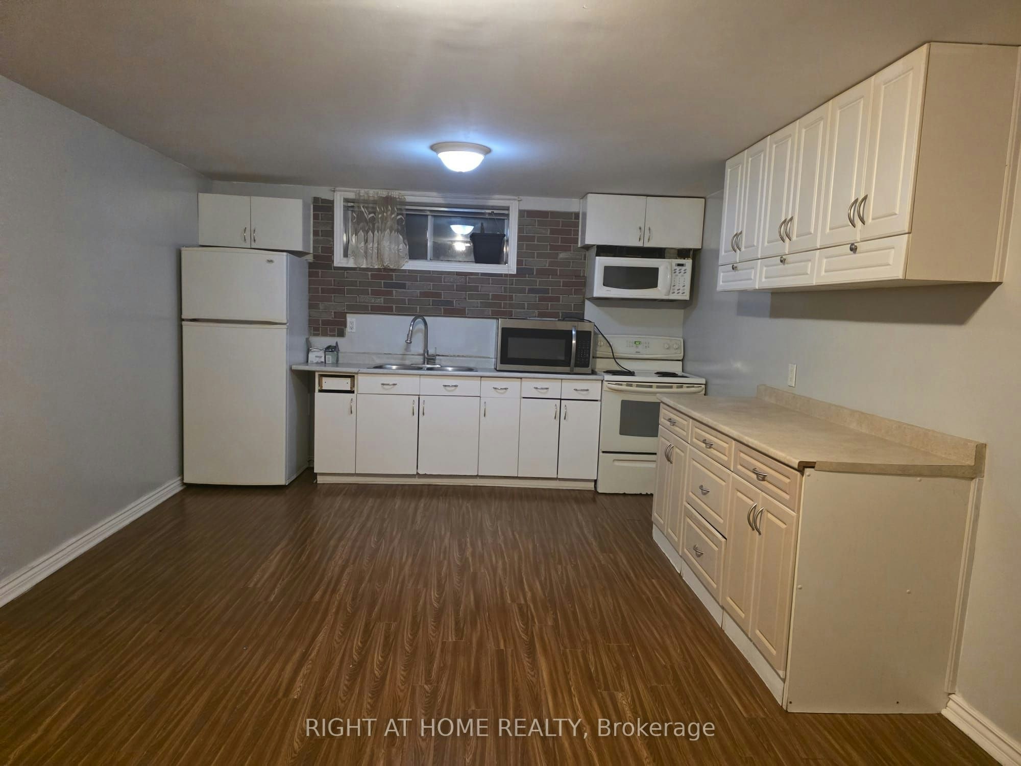 Bsmt-14 Alhart Drive, Toronto, ON, M9V 2M9 - 11