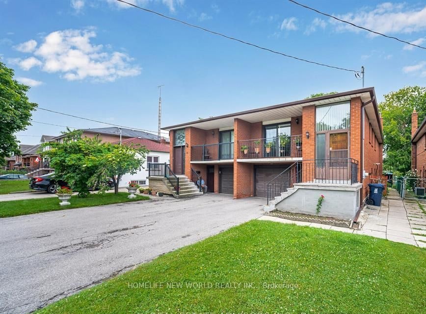 6 Privet Road, Toronto, ON, M3M 1C1