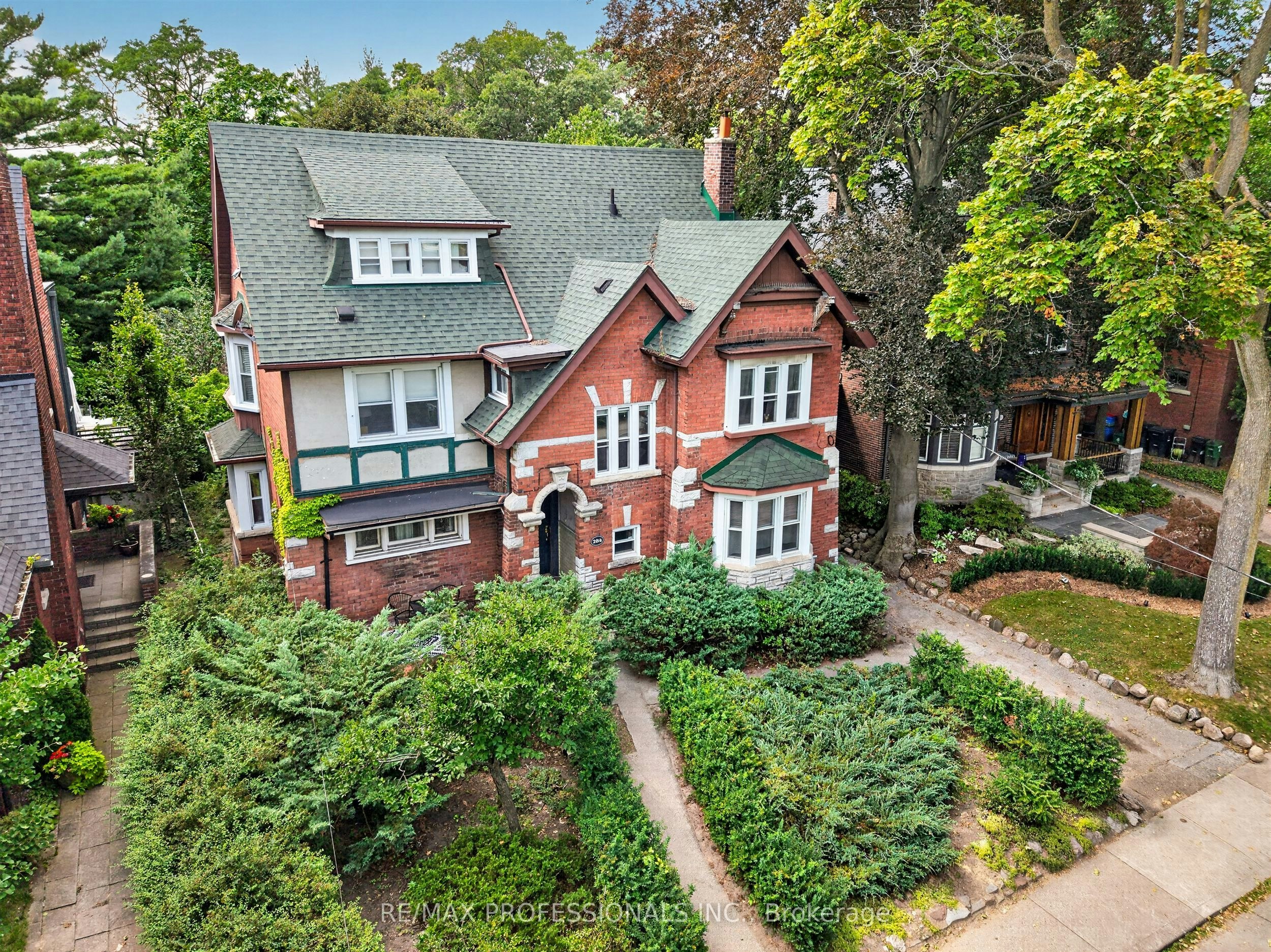 284 Indian Road, Toronto, ON, M6R 2X2