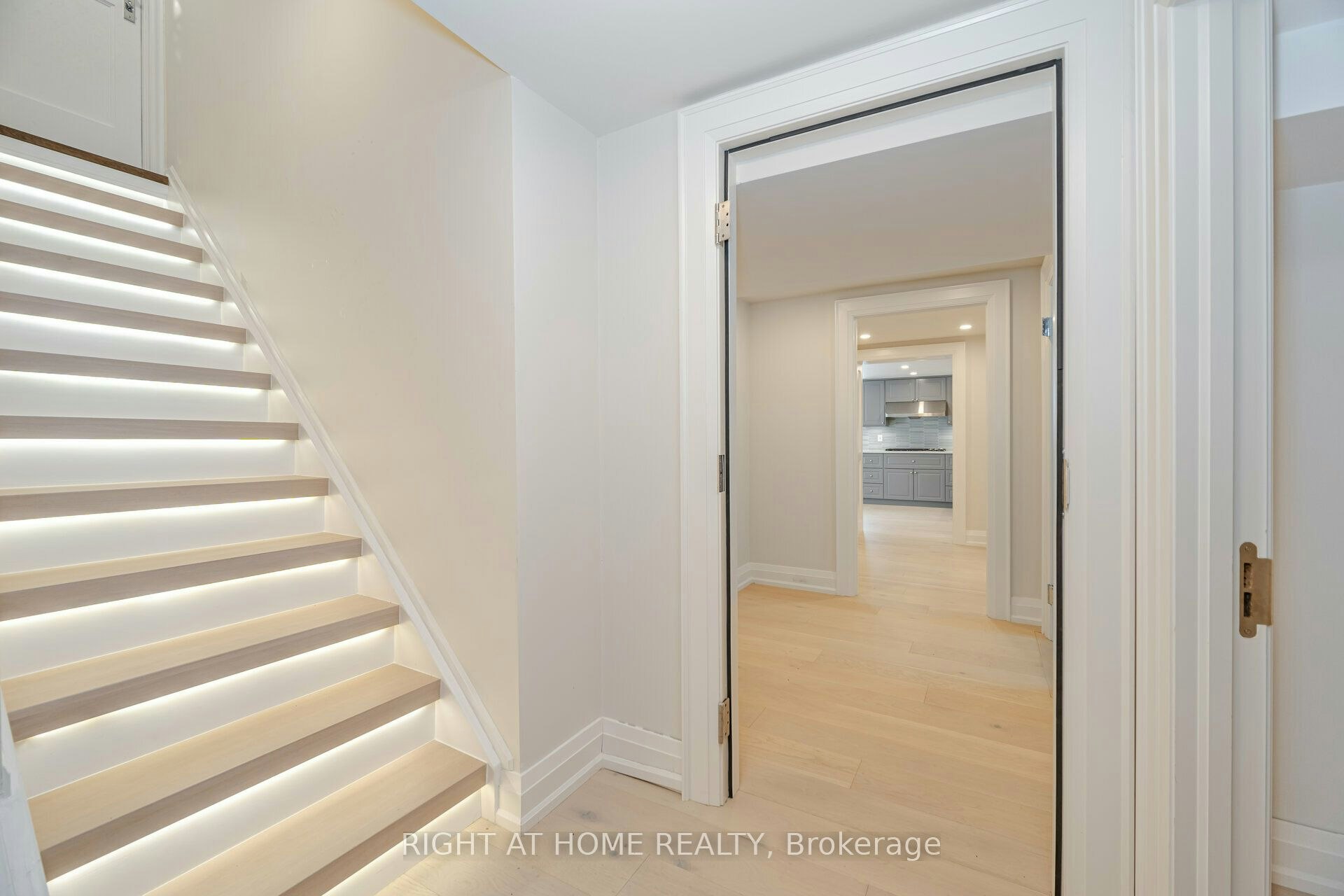 19 Talgarth Road, Toronto, ON, M9B 6H1 - 22