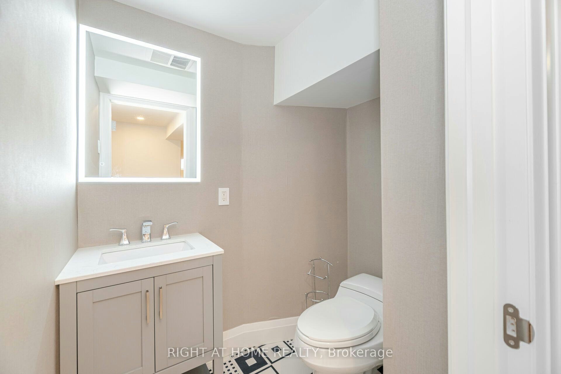 19 Talgarth Road, Toronto, ON, M9B 6H1 - 35