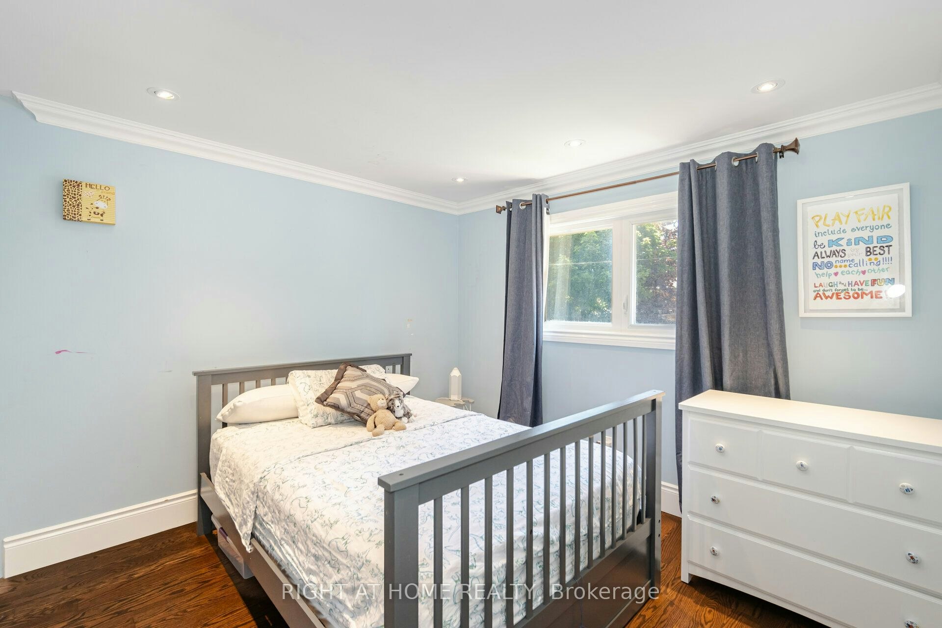 19 Talgarth Road, Toronto, ON, M9B 6H1 - 19