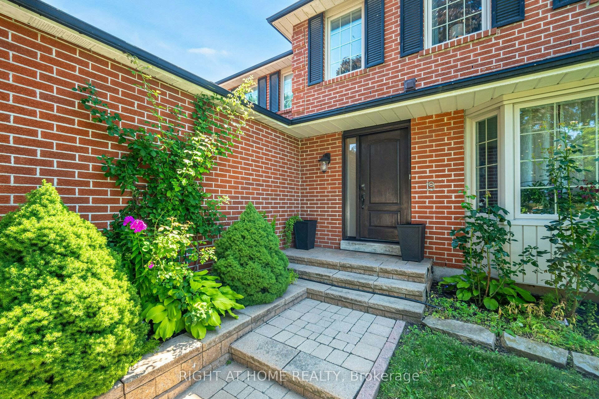 19 Talgarth Road, Toronto, ON, M9B 6H1 - 2