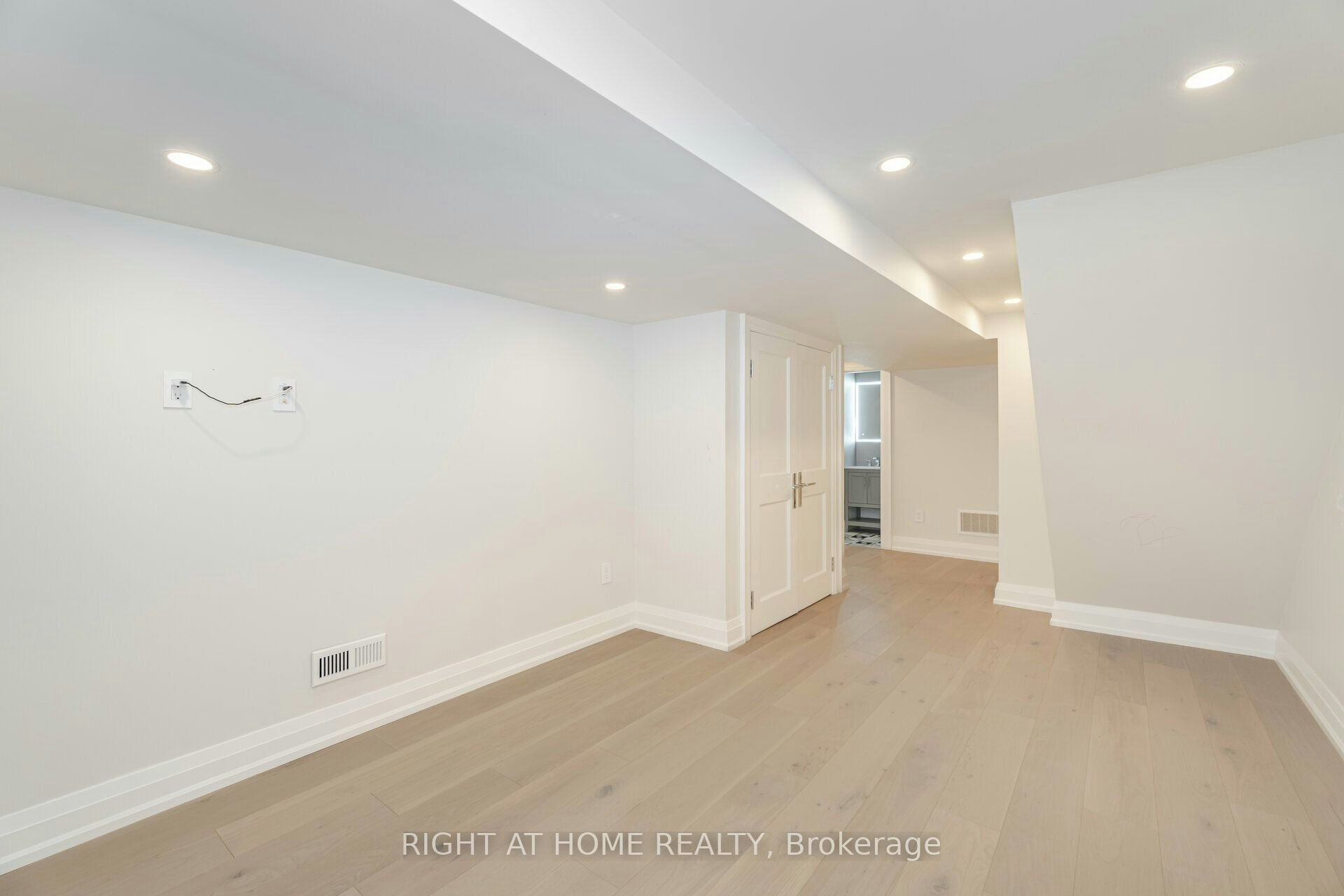 19 Talgarth Road, Toronto, ON, M9B 6H1 - 24