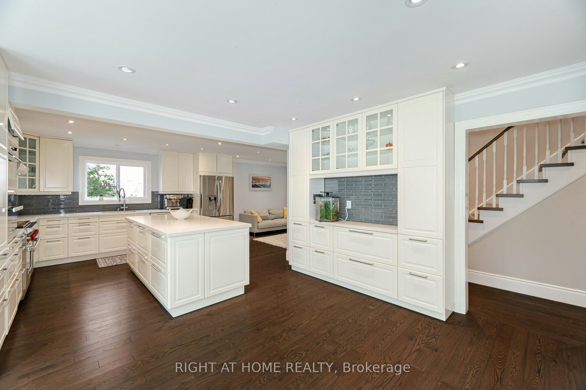 19 Talgarth Road, Toronto, ON, M9B 6H1 - 6