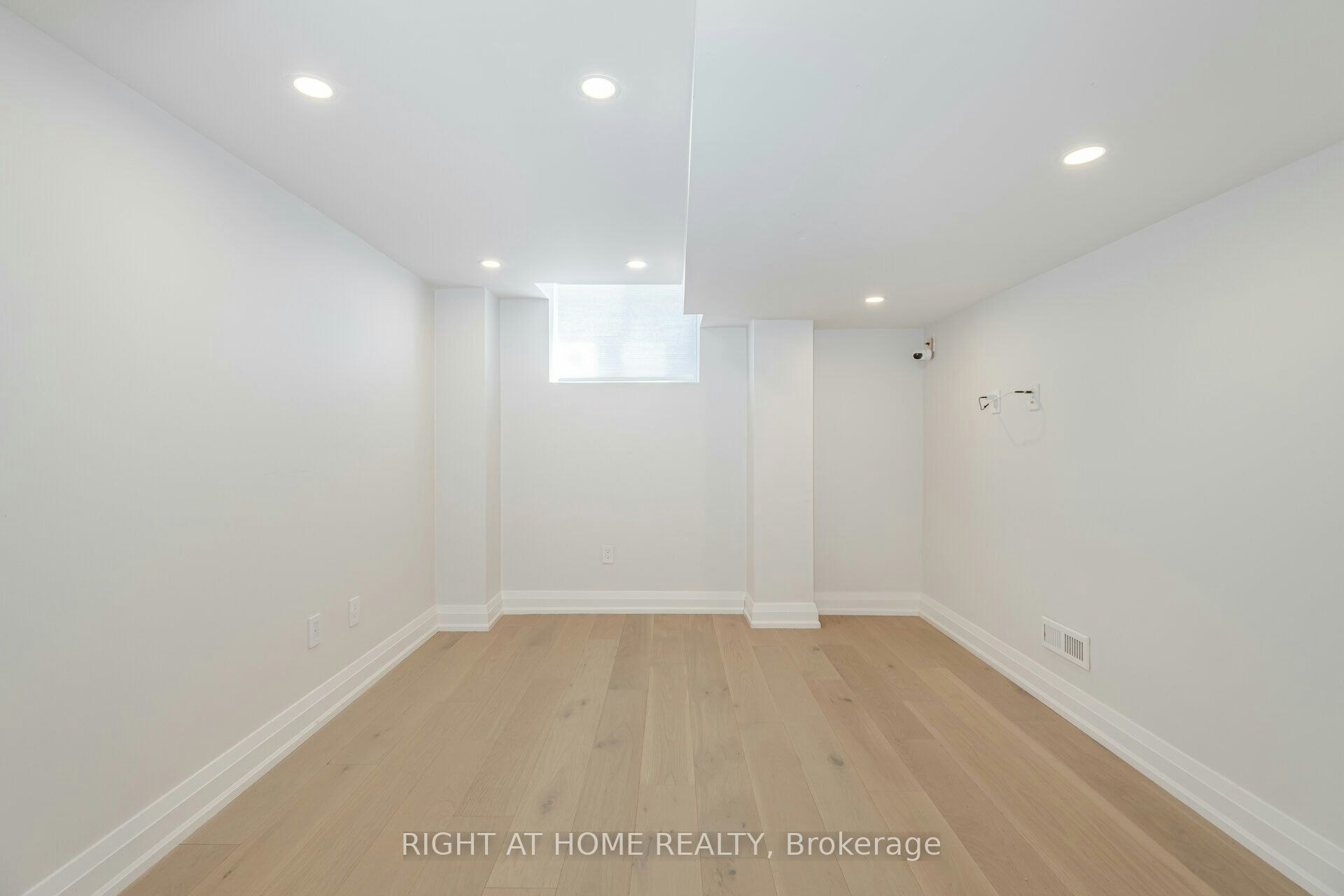 19 Talgarth Road, Toronto, ON, M9B 6H1 - 23