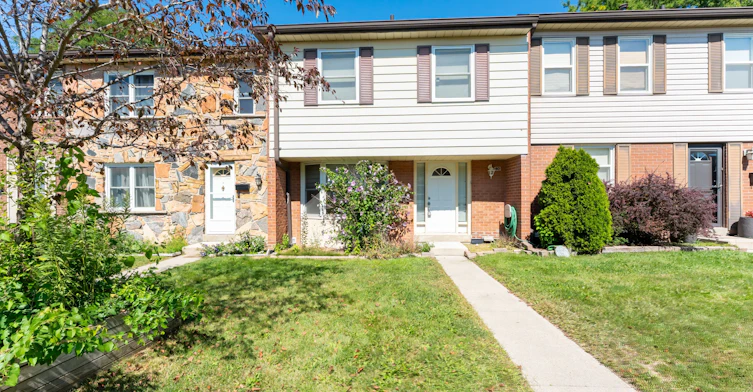 40-2825 Gananoque Drive, Mississauga, ON, L5N 1V6