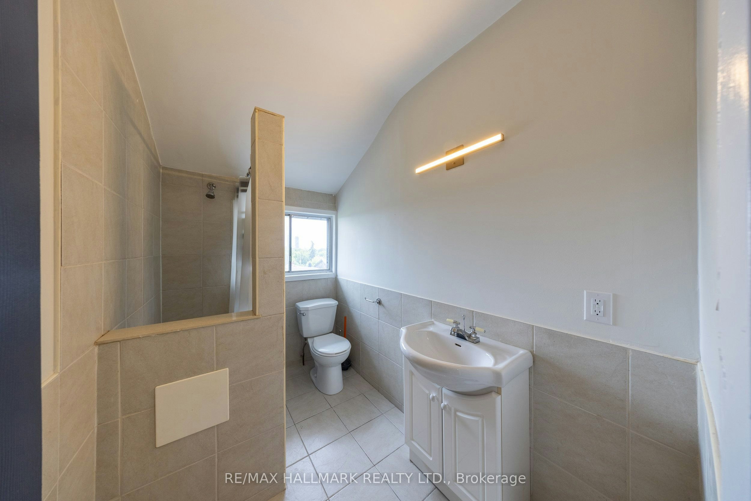 Upper-1366 Davenport Road, Toronto, ON, M6H 2G9 - 8