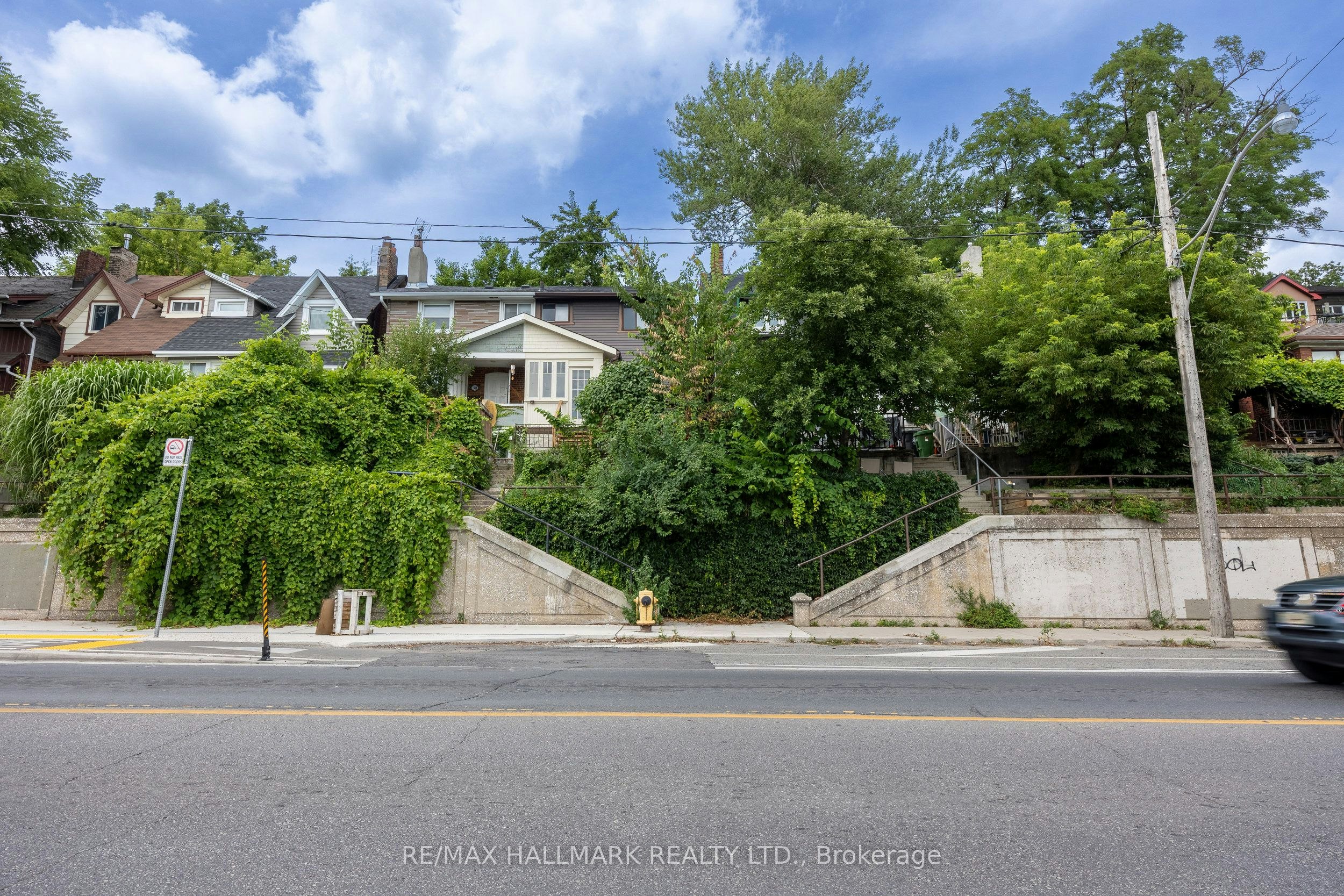 Upper-1366 Davenport Road, Toronto, ON, M6H 2G9