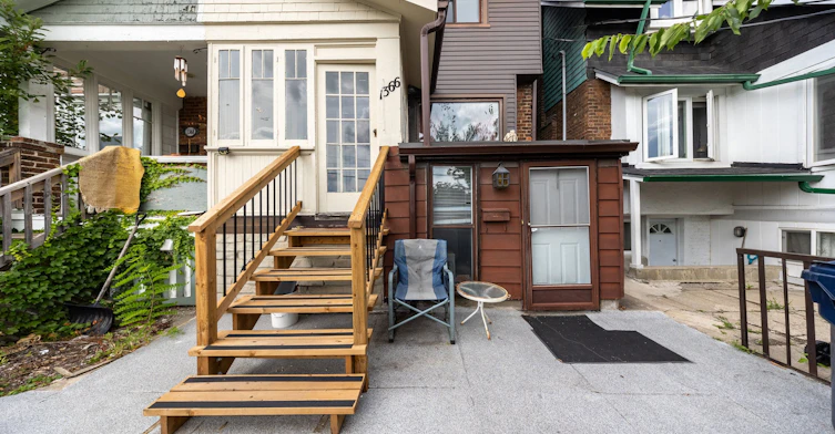 Upper-1366 Davenport Road, Toronto, ON, M6H 2G9 - 2