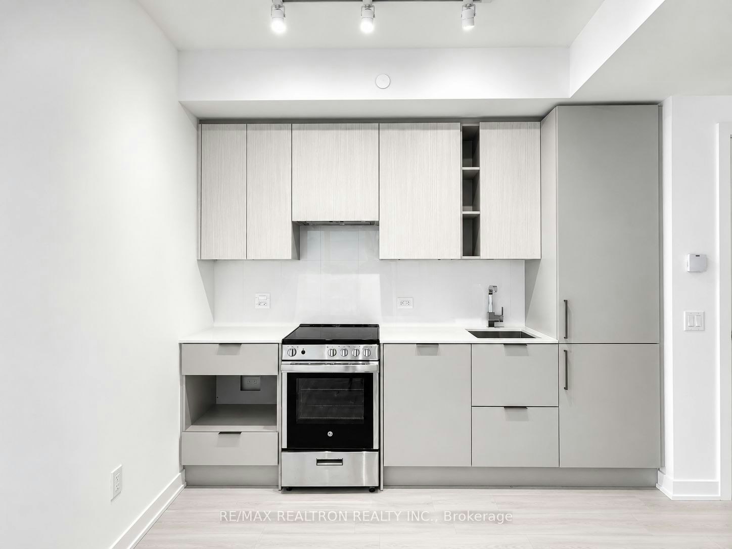 3504-3900 Confederation Parkway - 5