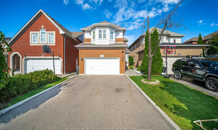 2485 Strathmore Crescent N
