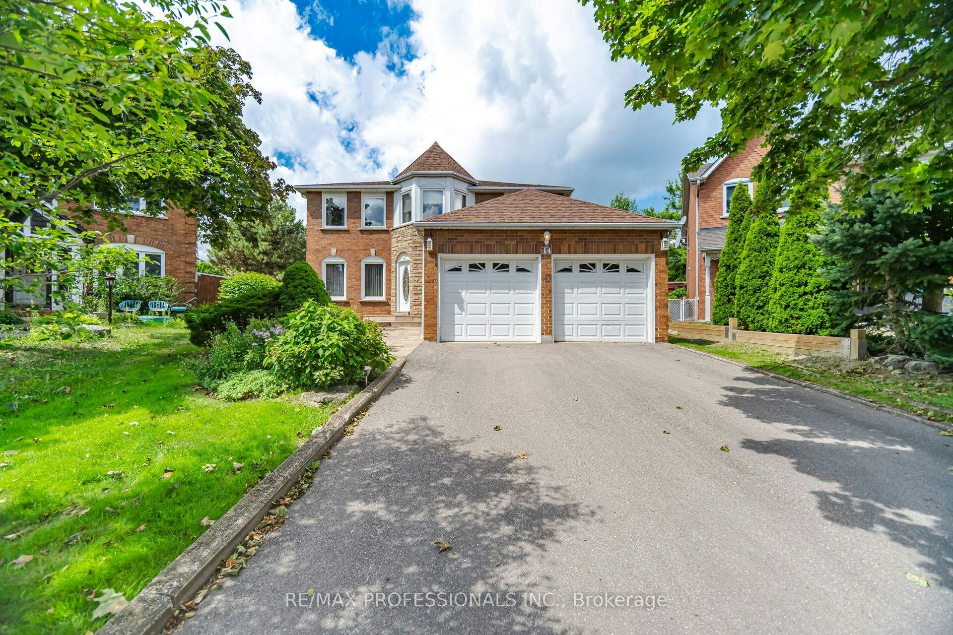 14 Laura Court, Brampton, ON, L6S 5E9