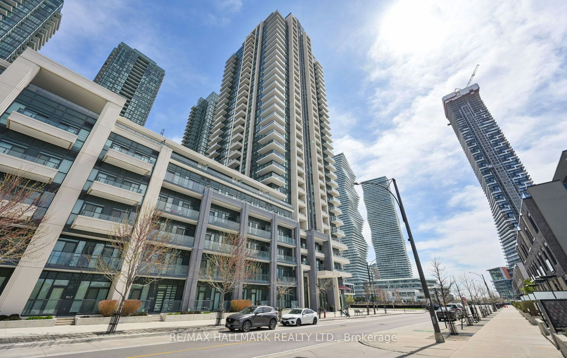 425-4055 Parkside Village Drive, Mississauga, ON, L5B 0K8 - 2