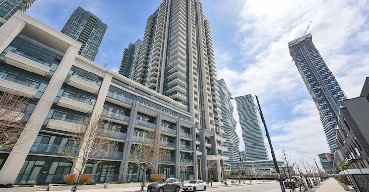 425-4055 Parkside Village Drive, Mississauga, ON, L5B 0K8 - 2