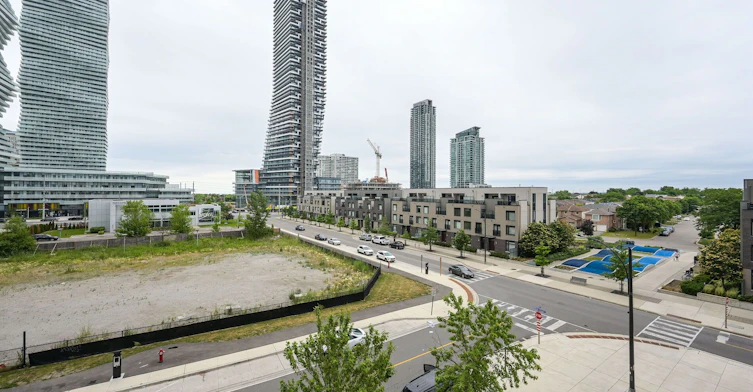 425-4055 Parkside Village Drive, Mississauga, ON, L5B 0K8 - 39