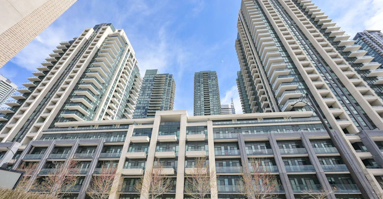 425-4055 Parkside Village Drive, Mississauga, ON, L5B 0K8