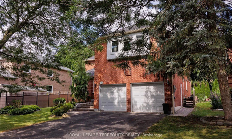 1207 Dogwood Crescent