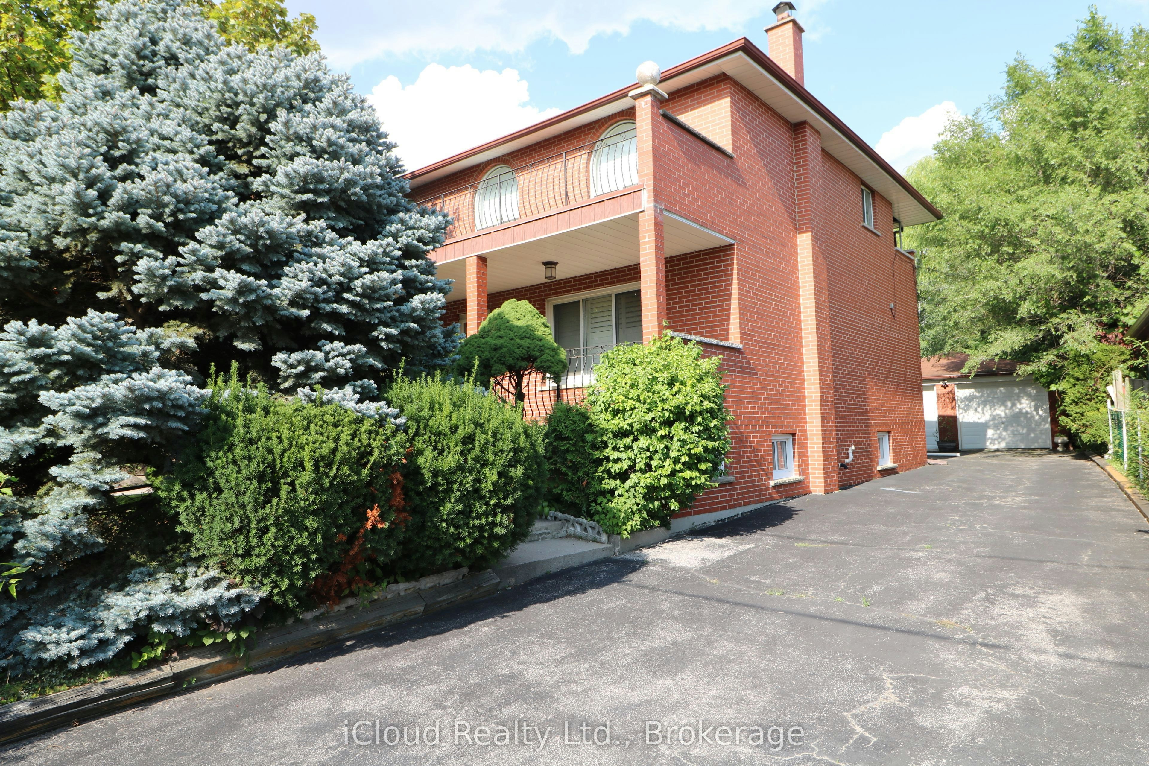 9 Benalto Road, Toronto, ON, M6A 2R7