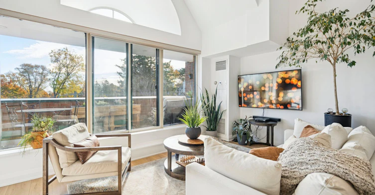 PH08-185 Robinson Street, Oakville, ON, L6J 7P6