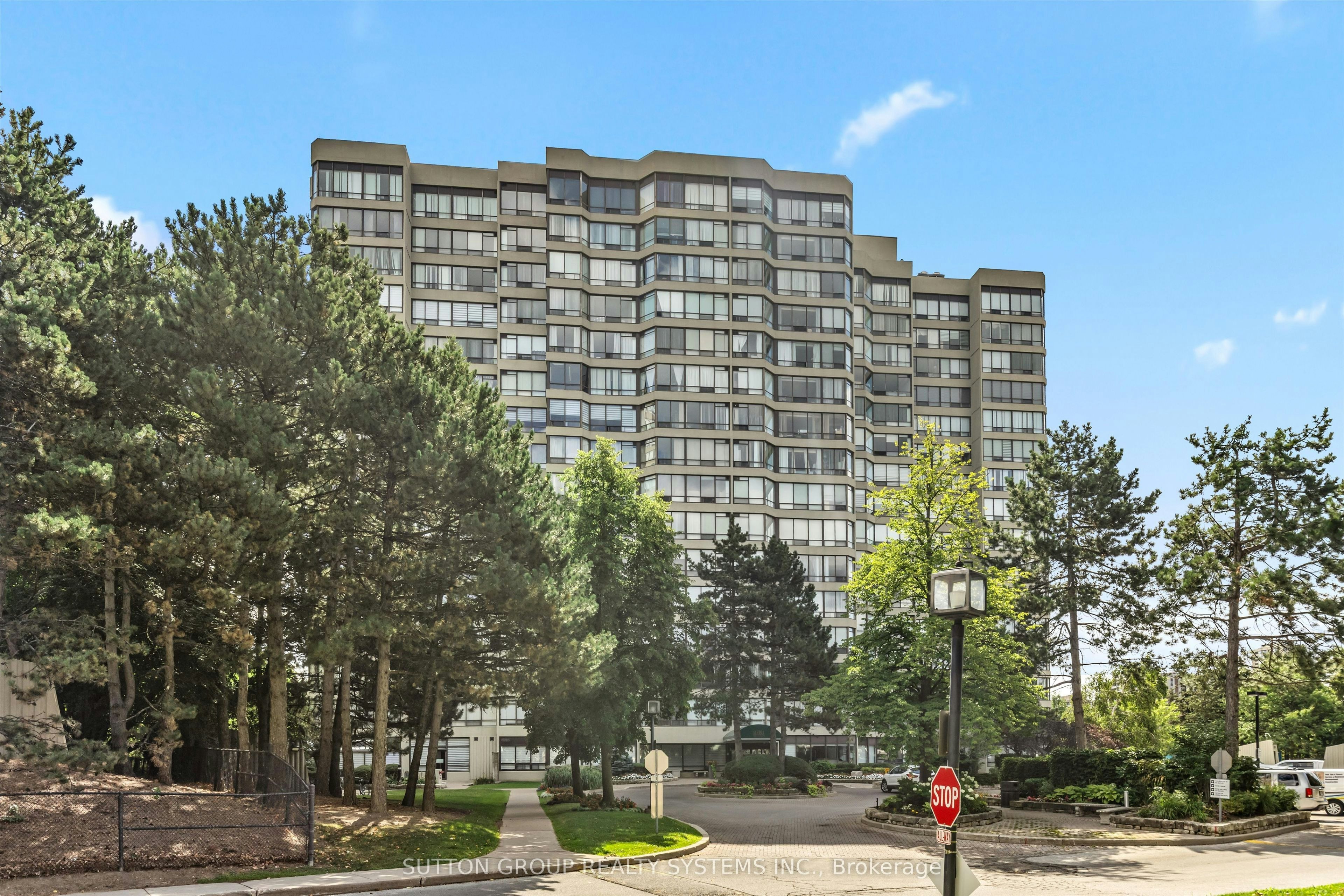 609-26 Hanover Road, Brampton, ON, L6S 4T2