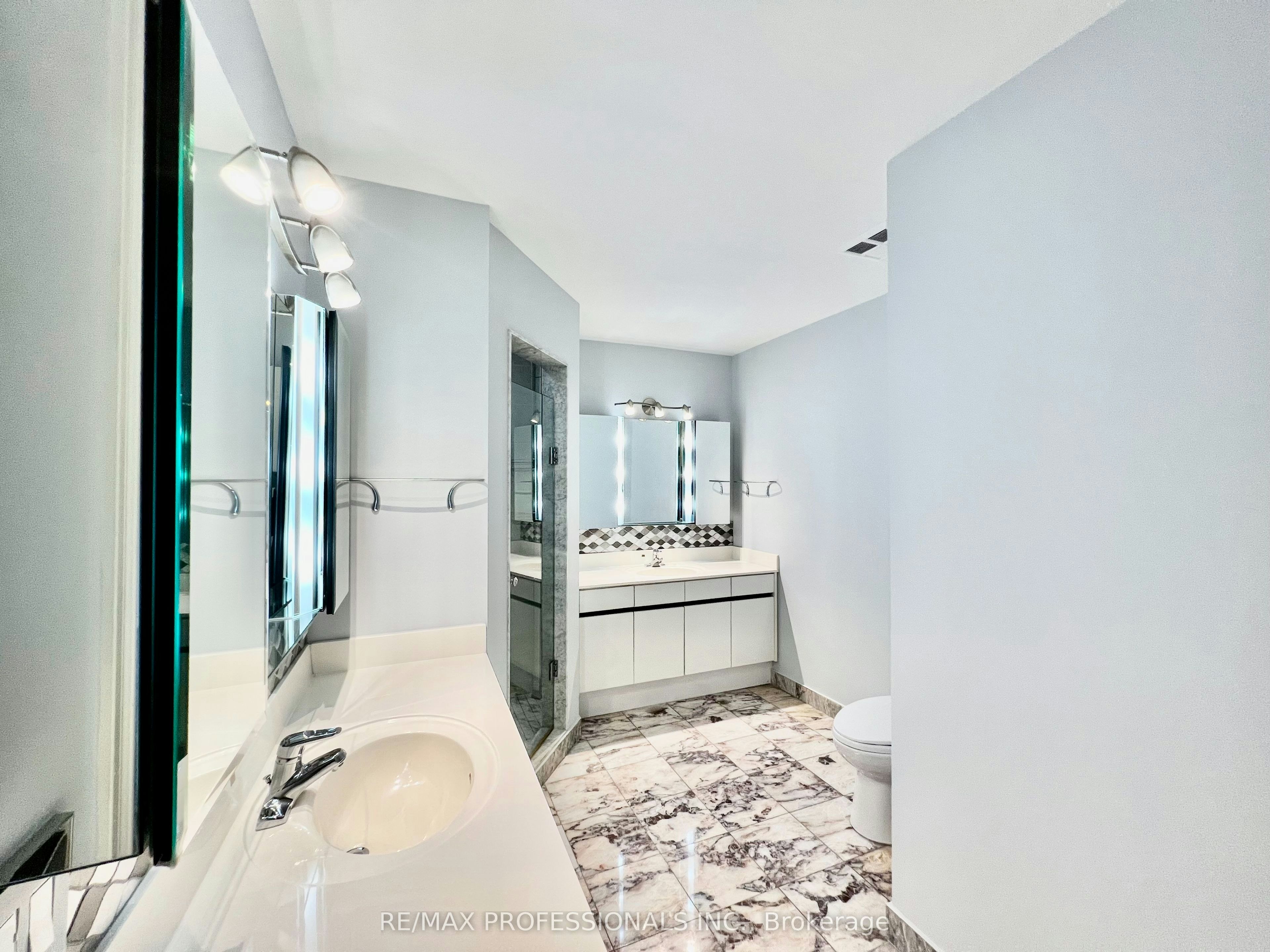 907-2 Aberfoyle Crescent, Toronto, ON, M8X 2Z8 - 14