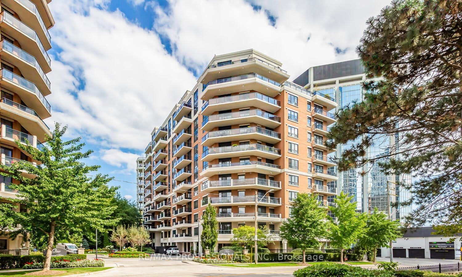 907-2 Aberfoyle Crescent, Toronto, ON, M8X 2Z8