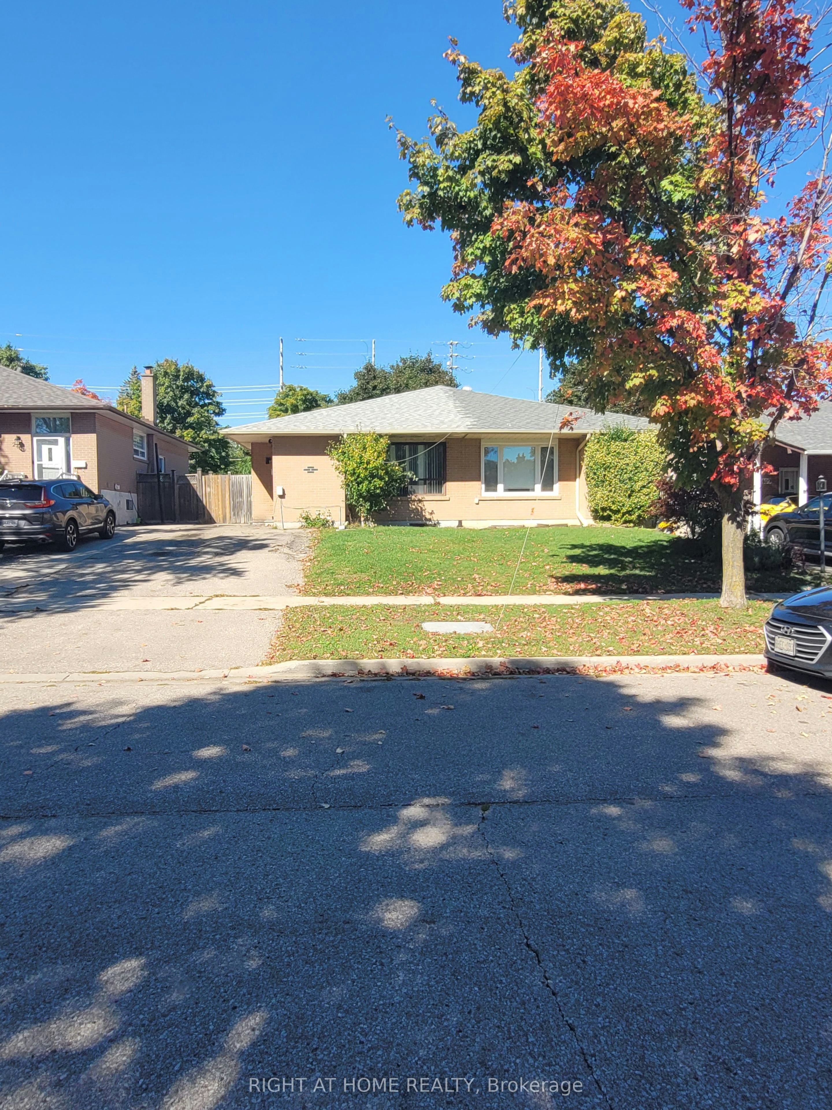 2415 Padstow Crescent, Mississauga, ON, L5J 2G2
