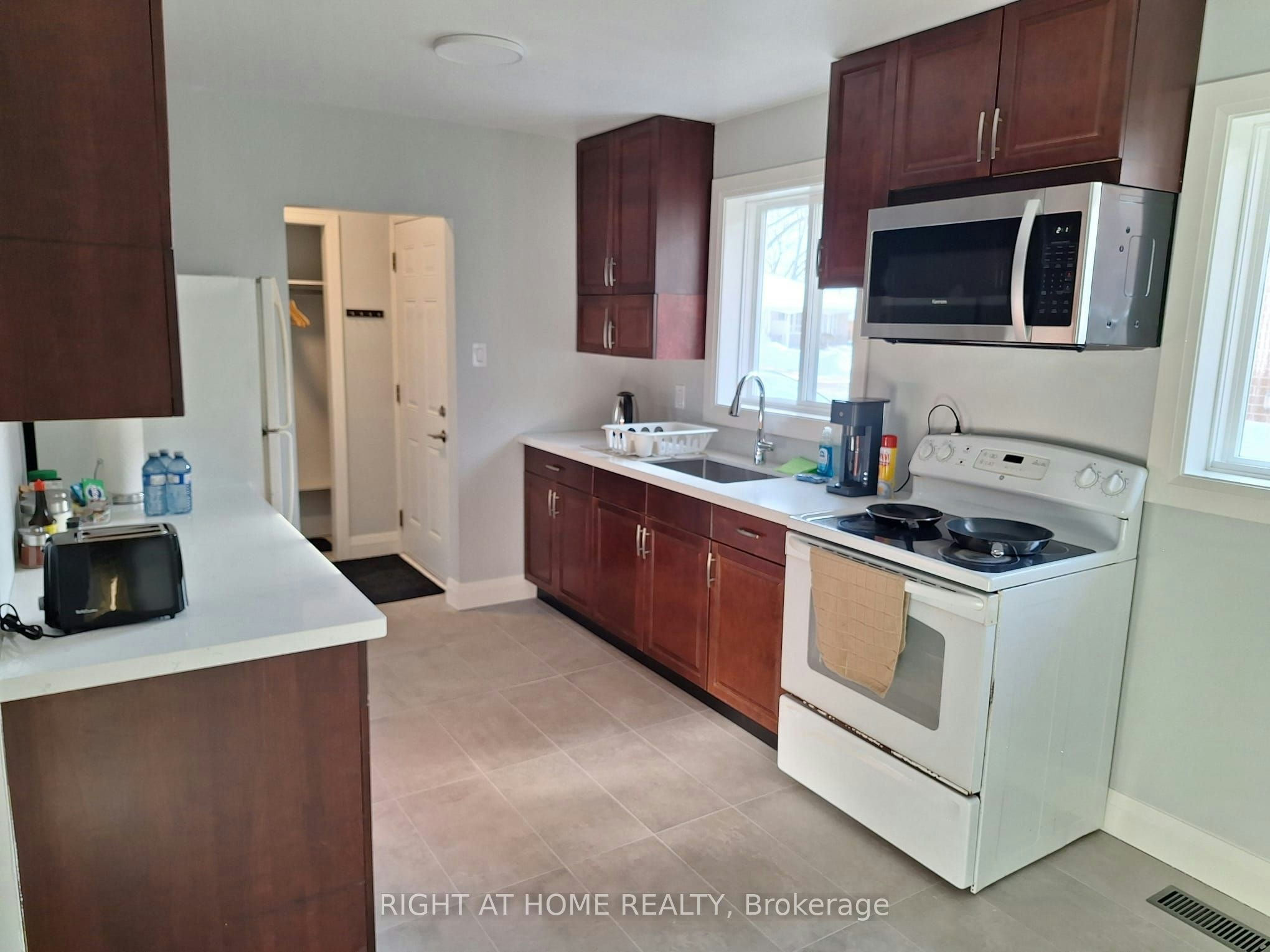 2415 Padstow Crescent, Mississauga, ON, L5J 2G2 - 3