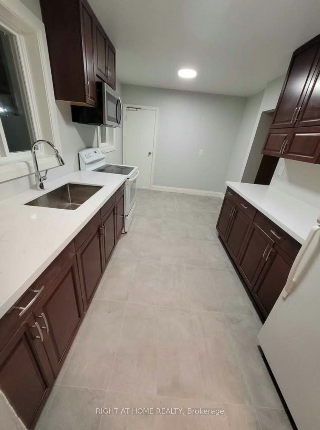 2415 Padstow Crescent, Mississauga, ON, L5J 2G2 - 4