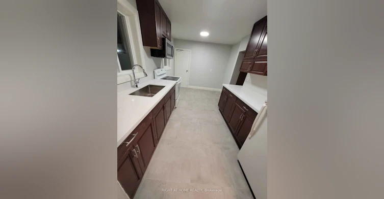 2415 Padstow Crescent, Mississauga, ON, L5J 2G2 - 4