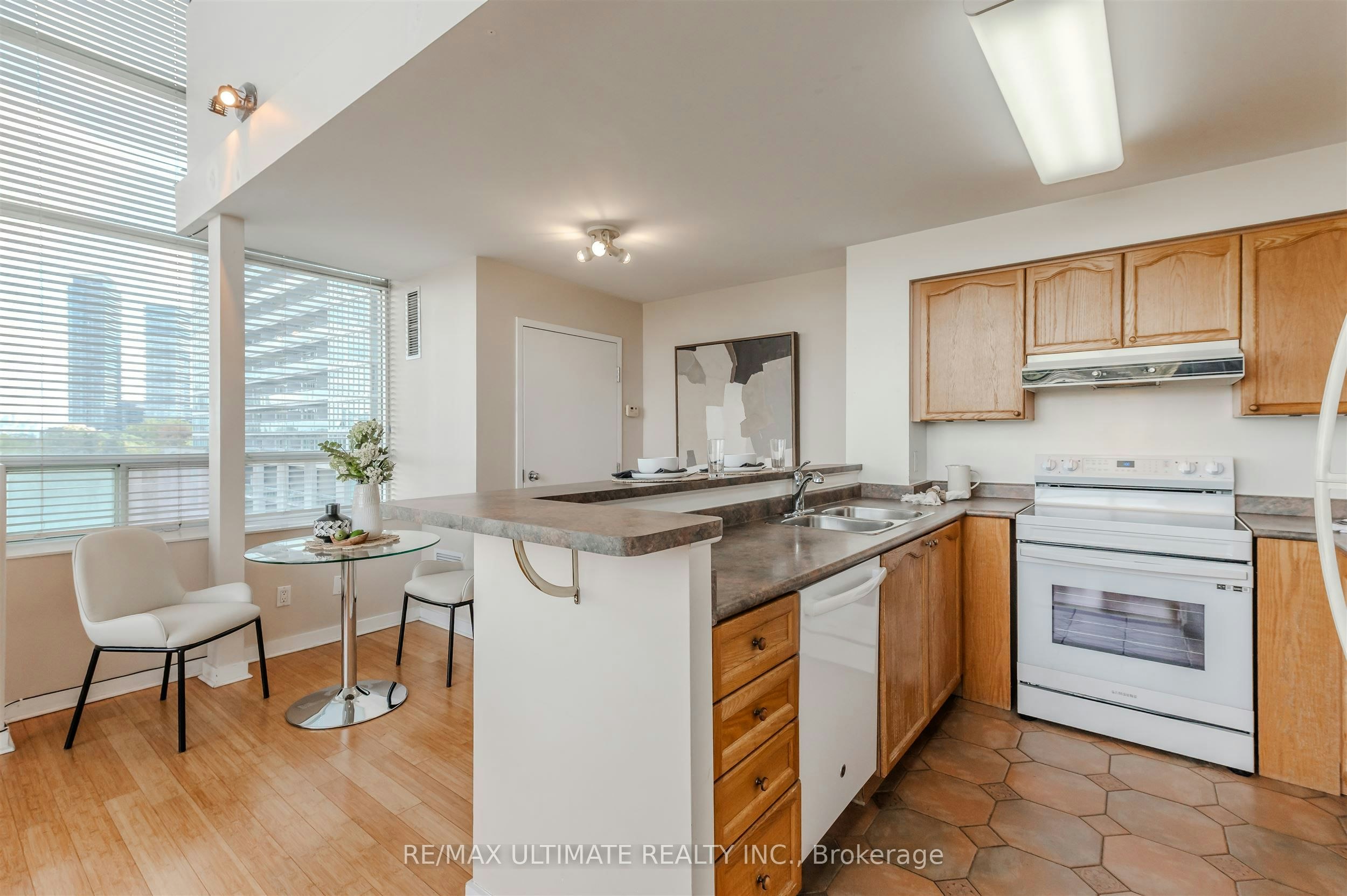 301-300 Manitoba Street, Toronto, ON, M8Y 4G6 - 25