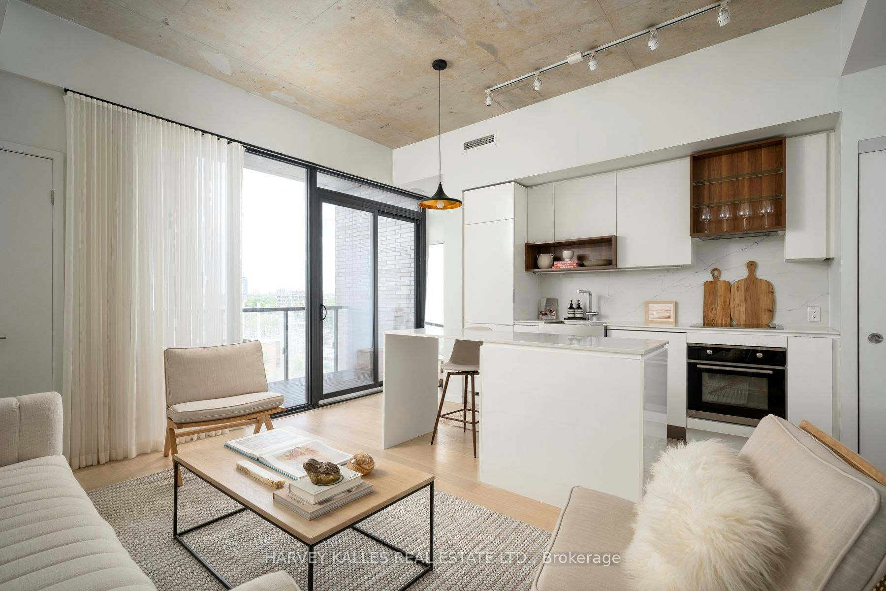 809-383 Sorauren Avenue, Toronto, ON, M6R 0A4