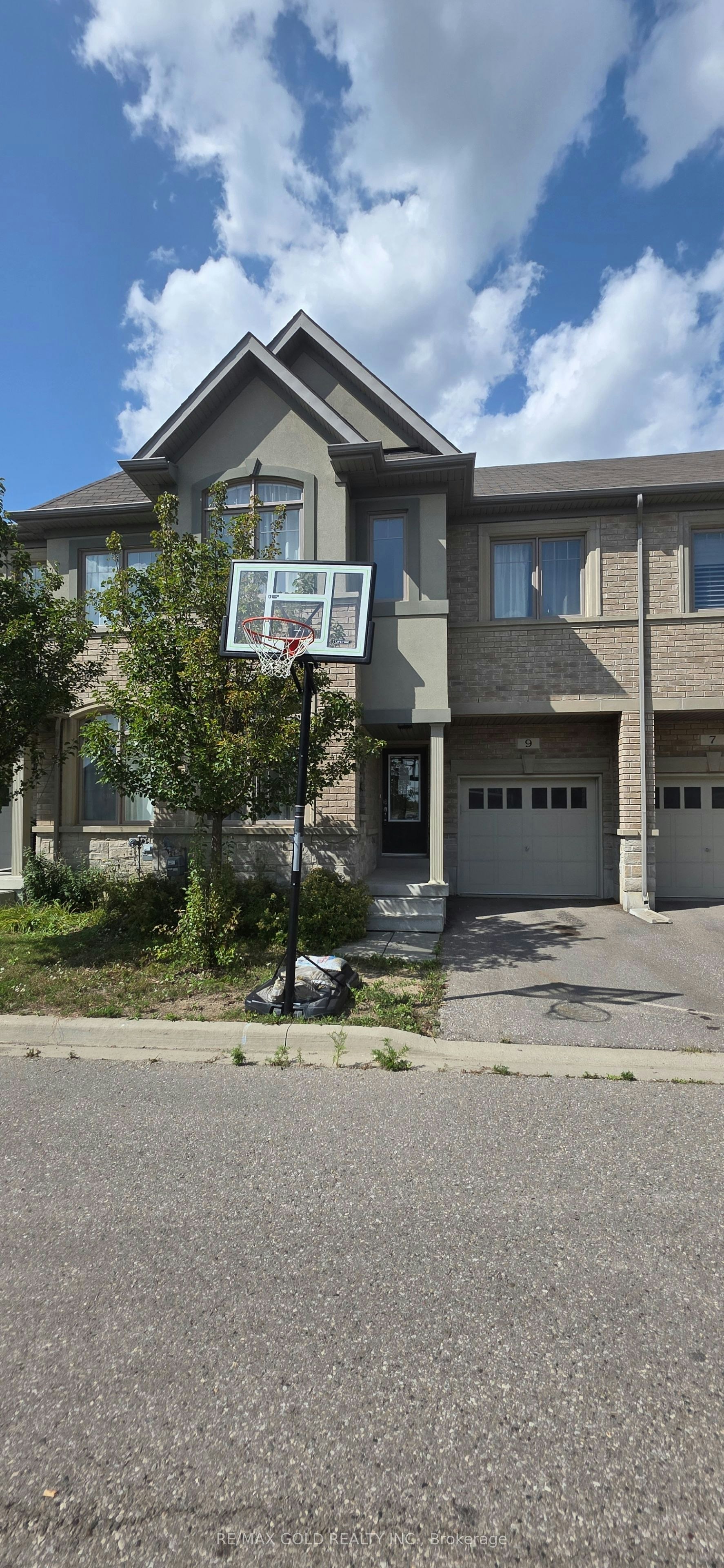 9 Oliana Way, Brampton, ON, L6Y 6G8