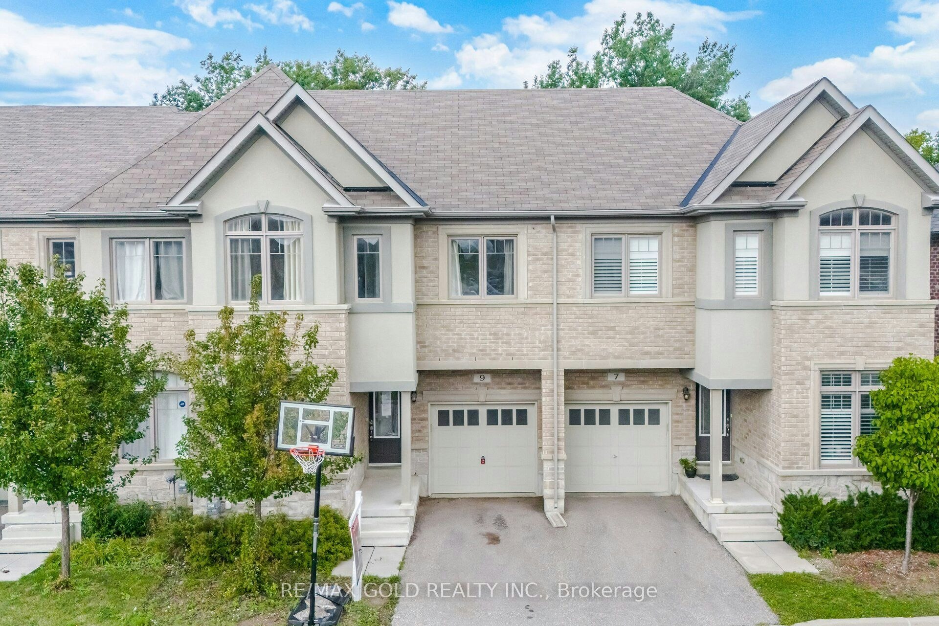 9 Oliana Way, Brampton, ON, L6Y 6G8