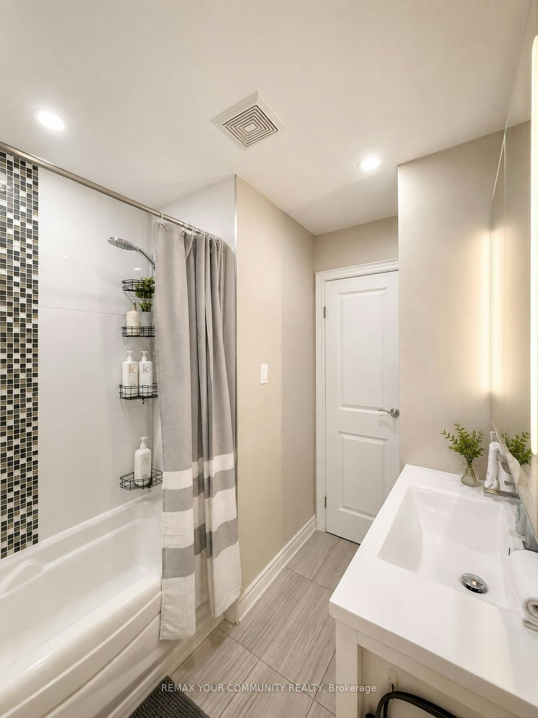 2508 Cobbinshaw Circle, Mississauga, ON, L5N 2G3 - 7