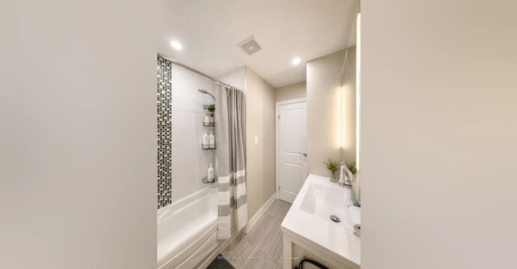 2508 Cobbinshaw Circle, Mississauga, ON, L5N 2G3 - 7