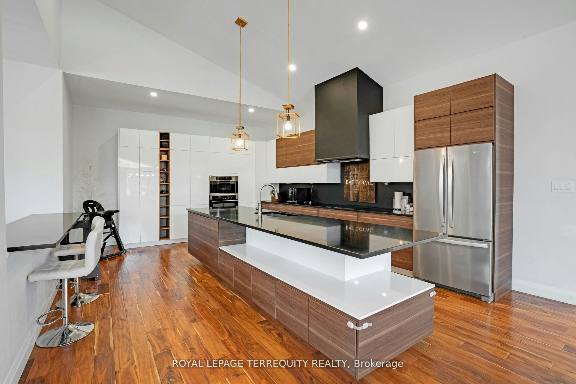 716 North Shore Boulevard E, Burlington, ON, L7T 1X6 - 3