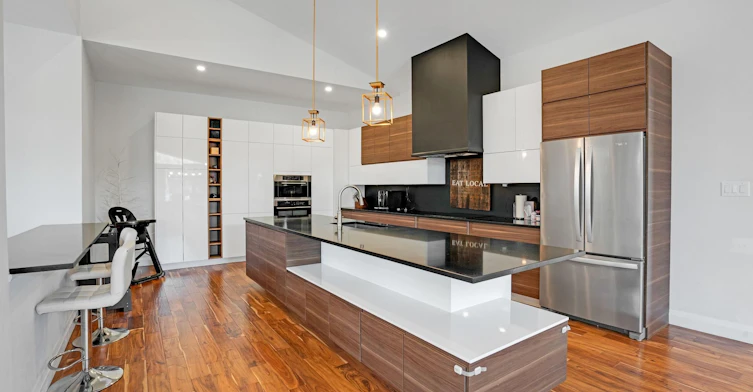 716 North Shore Boulevard E, Burlington, ON, L7T 1X6 - 3
