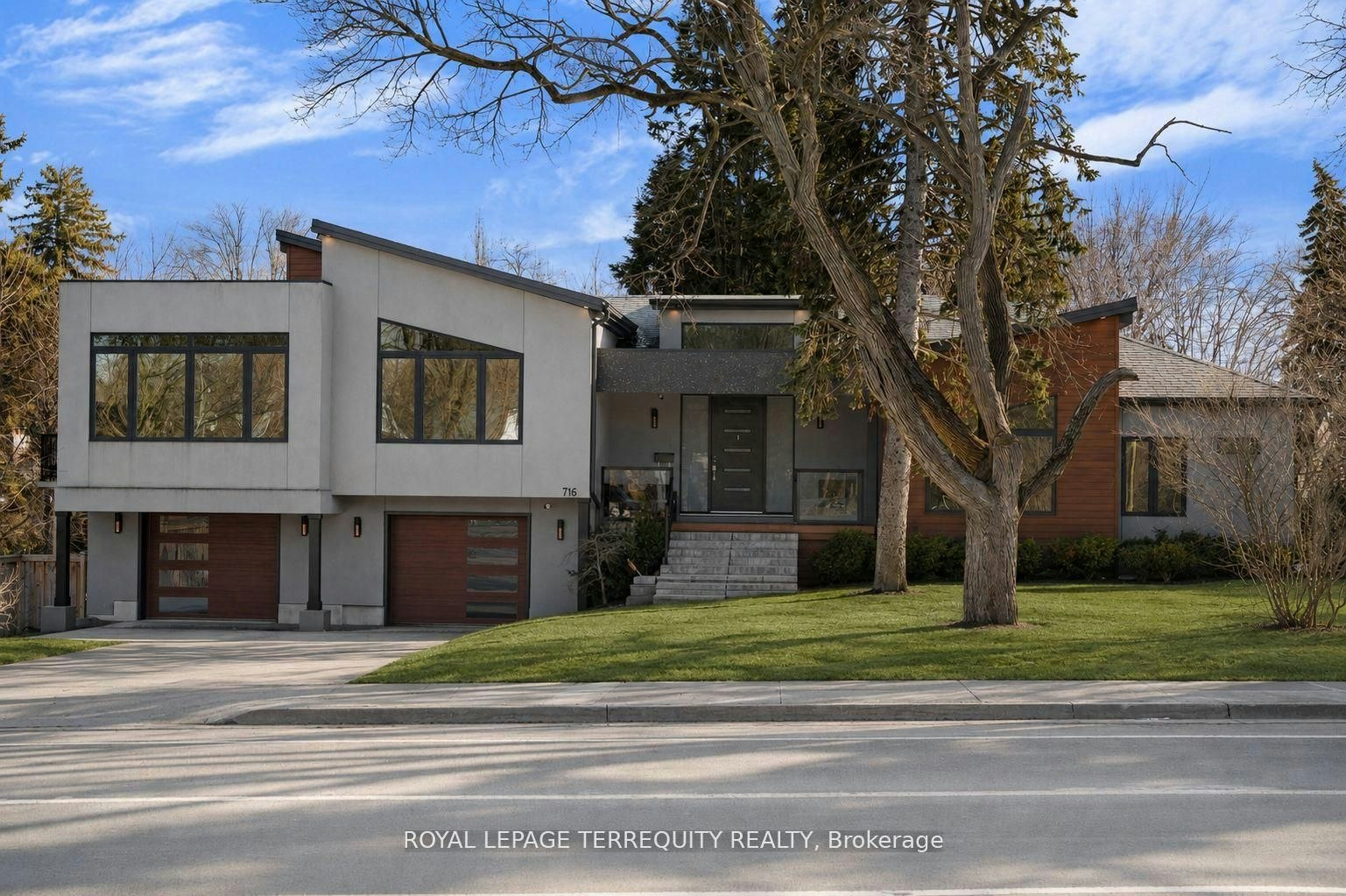 716 North Shore Boulevard E, Burlington, ON, L7T 1X6