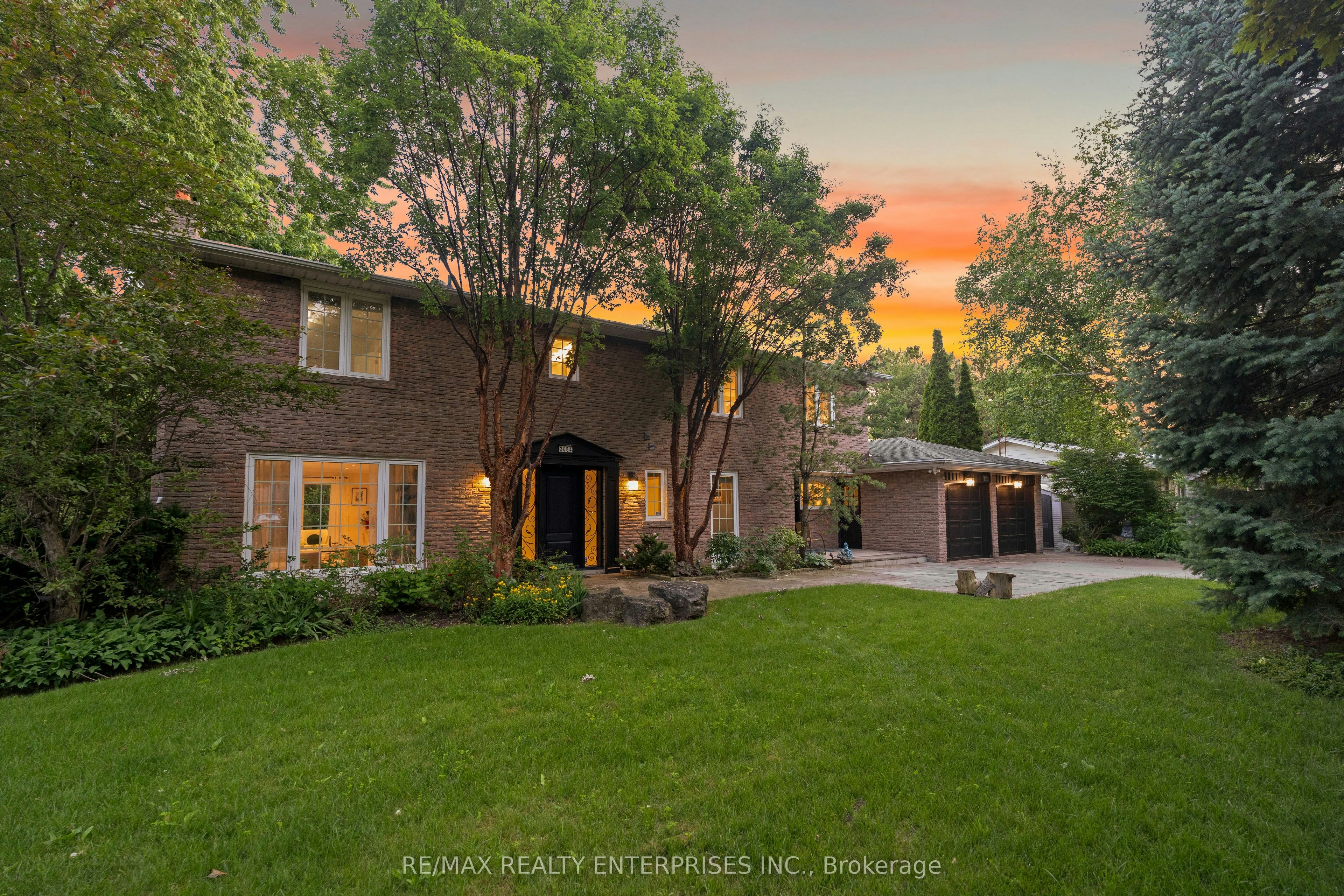 2084 Obeck Crescent, Mississauga, ON, L5H 3L7 - 3